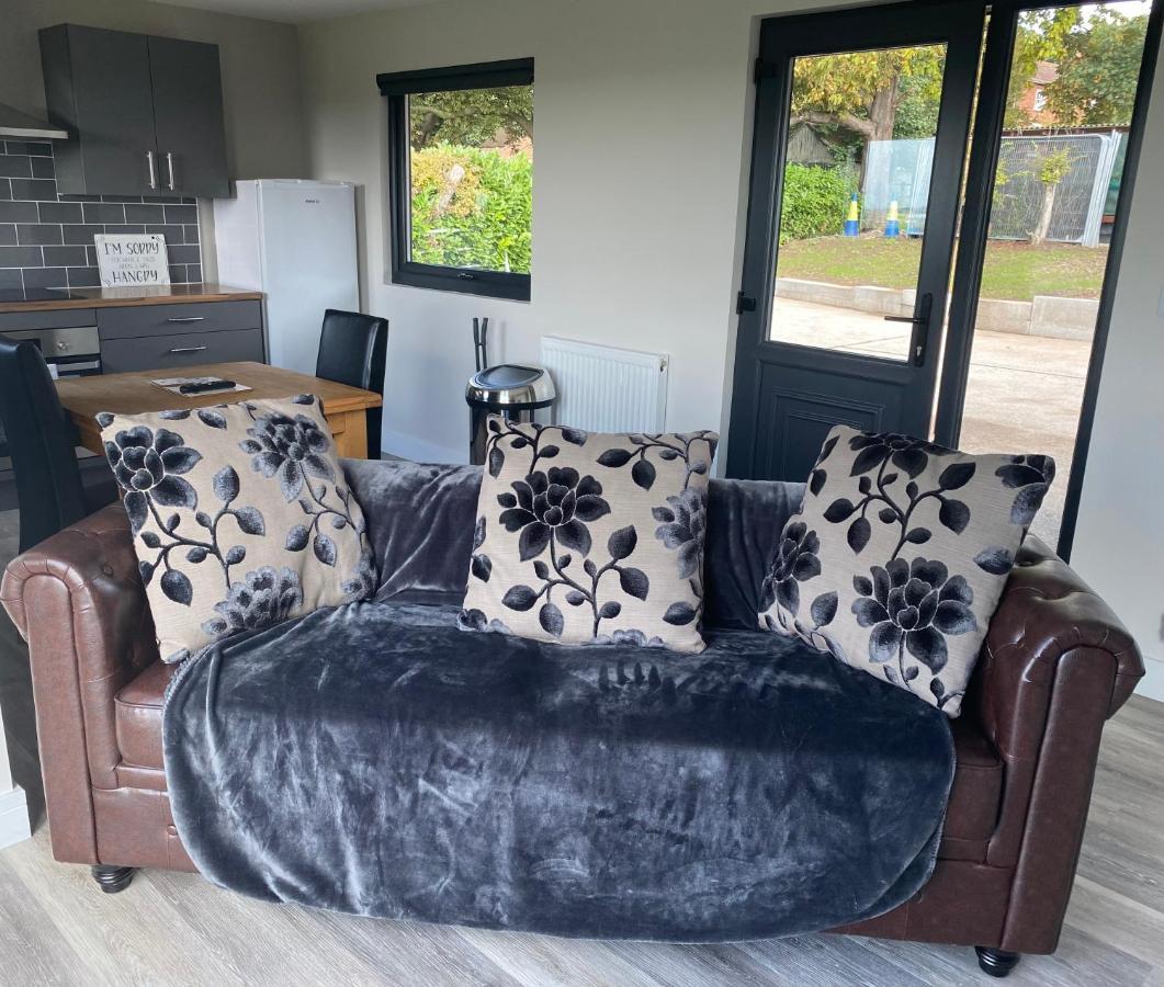 Danielle'S Den Apartment Doncaster Bagian luar foto